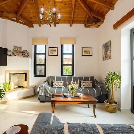Mani Stone Built Home A Breath Away To The Sea Stoúpa Exterior photo