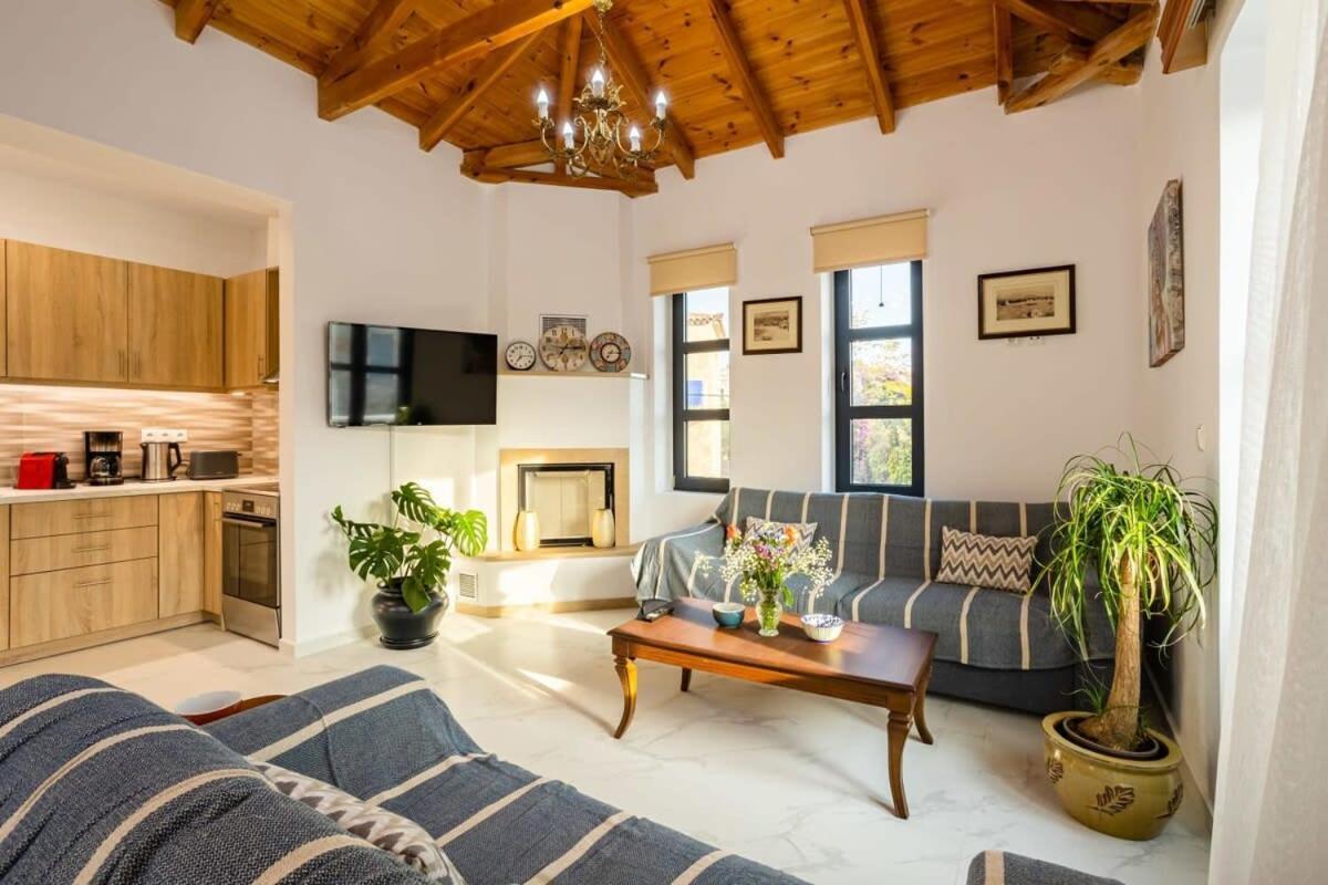 Mani Stone Built Home A Breath Away To The Sea Stoúpa Exterior photo